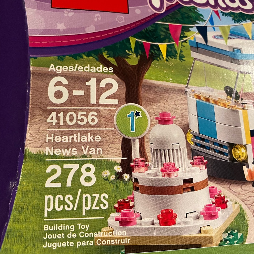 LEGO Friends Set #41056 Heartlake News Van - Picture 4 of 5